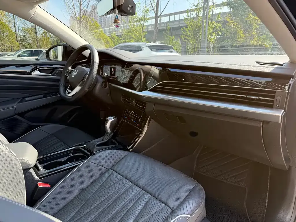 Volkswagen Passat 2023 из CN, фото 6
