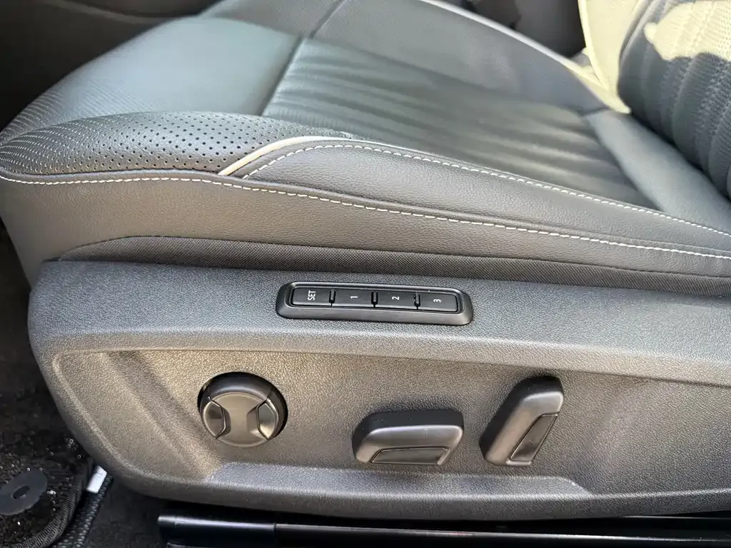 Volkswagen Passat 2023 из CN, фото 8