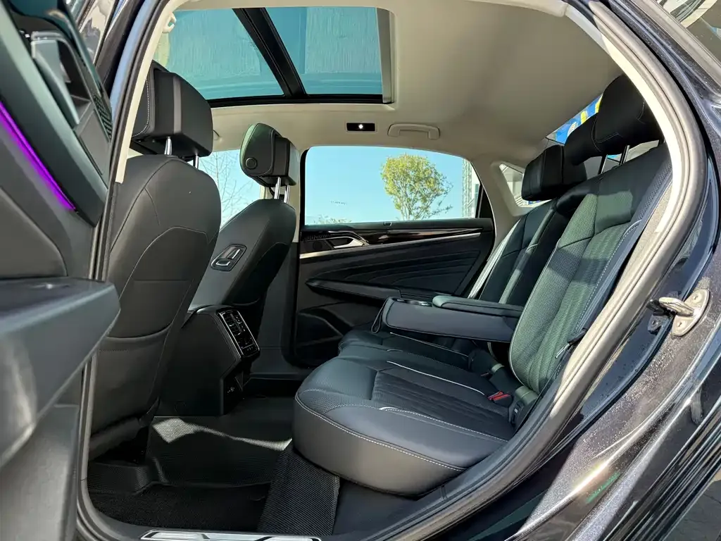 Volkswagen Passat 2023 из CN, фото 9