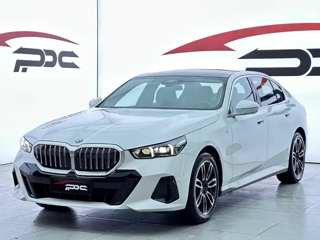 BMW 5 Series 2025 из CN, фото 1