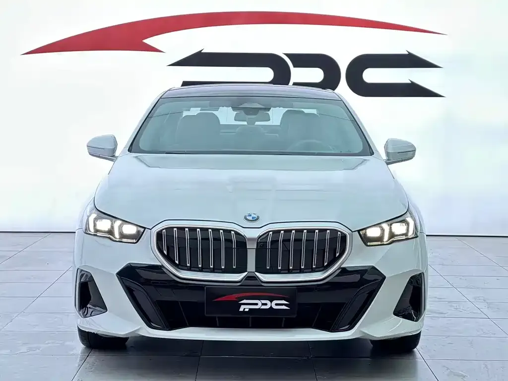 BMW 5 Series 2025 из CN, фото 2