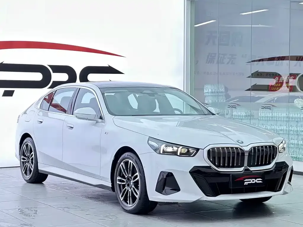 BMW 5 Series 2025 из CN, фото 3