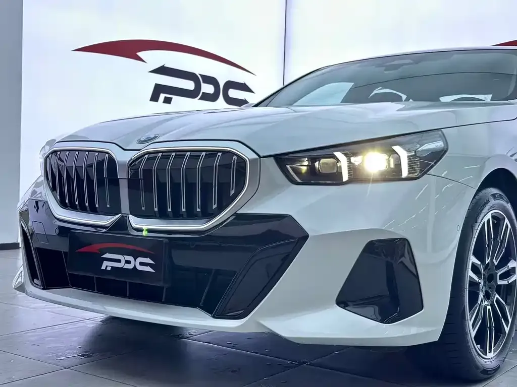 BMW 5 Series 2025 из CN, фото 4