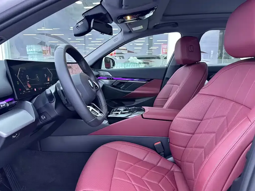 BMW 5 Series 2025 из CN, фото 7