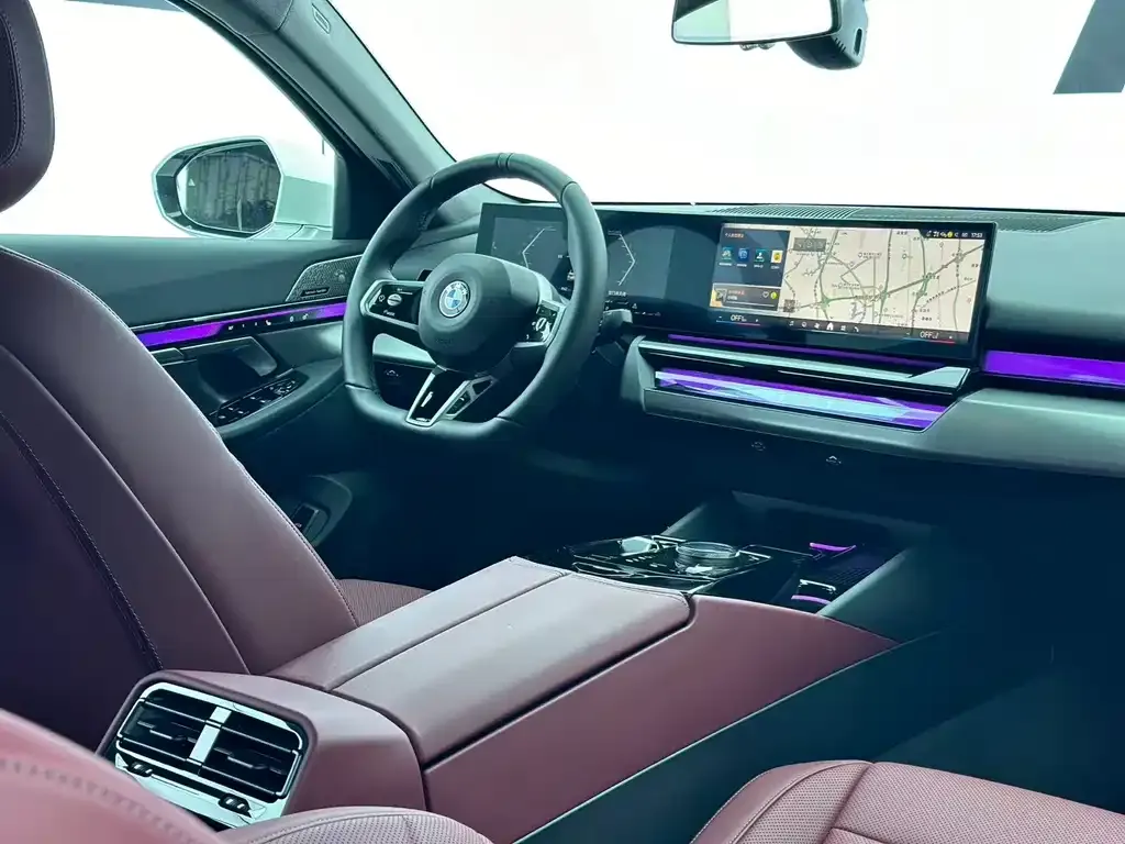 BMW 5 Series 2025 из CN, фото 9