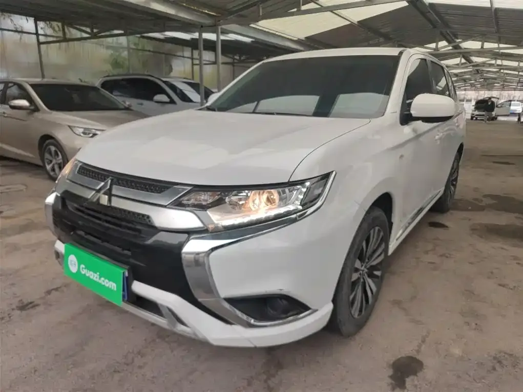 Mitsubishi Outlander 2022 из CN, фото 2