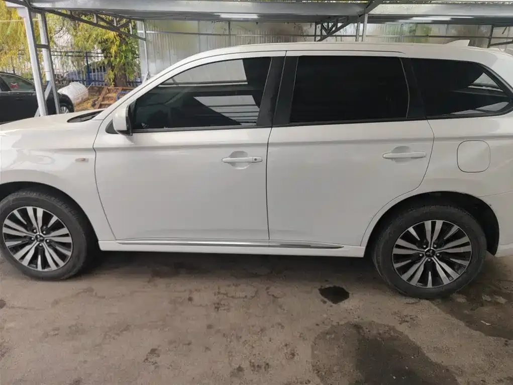 Mitsubishi Outlander 2022 из CN, фото 5