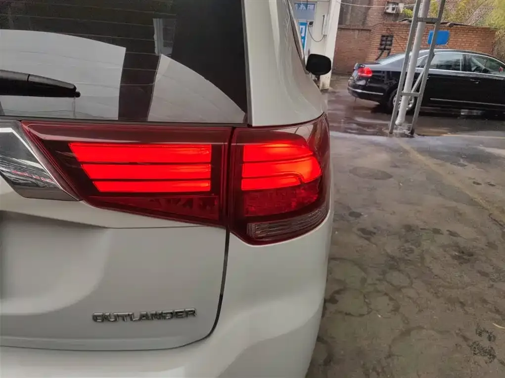 Mitsubishi Outlander 2022 из CN, фото 8