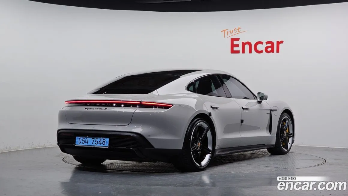 Porsche Taycan 2021 из KR, фото 2