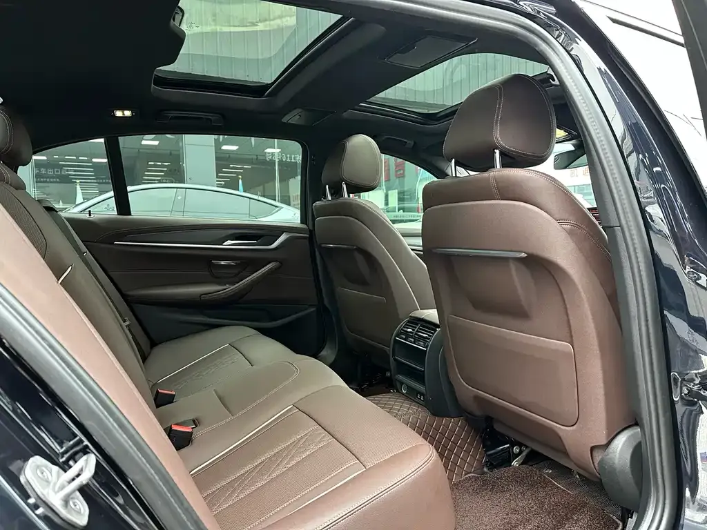 BMW 5 Series 2022 из CN, фото 10