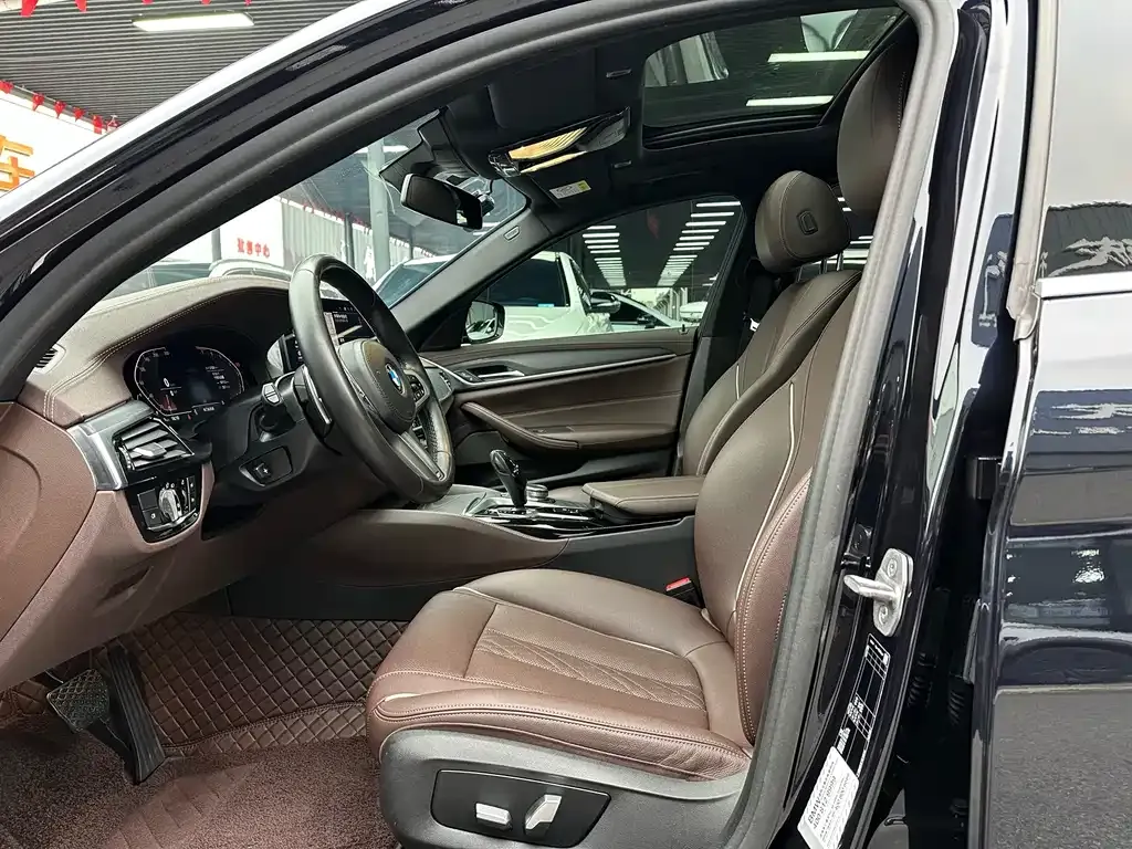 BMW 5 Series 2022 из CN, фото 7