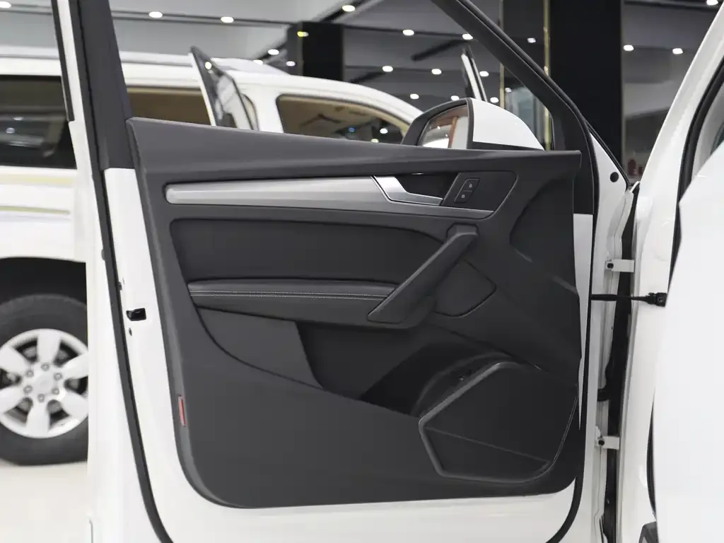 Audi Q5L 2021 из CN, фото 4