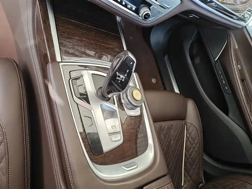 BMW 7 Series 2021 из CN, фото 10
