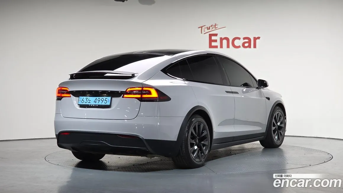 Tesla Model X 2023 из KR, фото 2