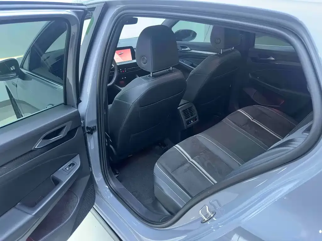 Volkswagen Golf 2022 из CN, фото 10
