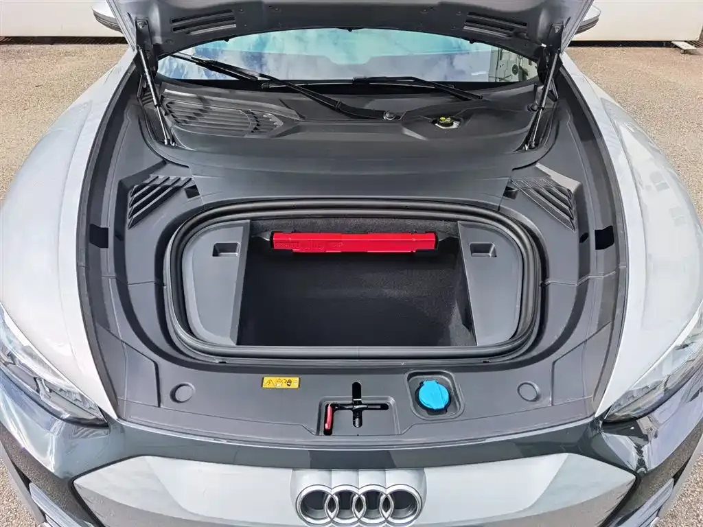 Audi e-tron GT 2024 из CN, фото 7