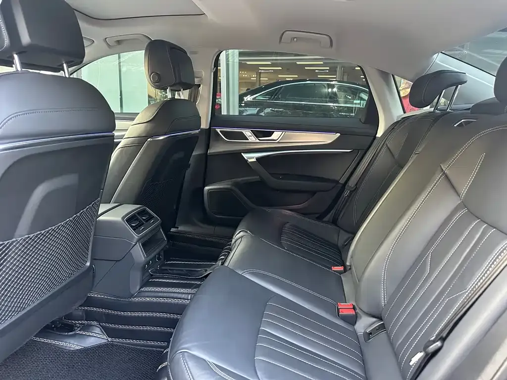 Audi A6L 2023 из CN, фото 4