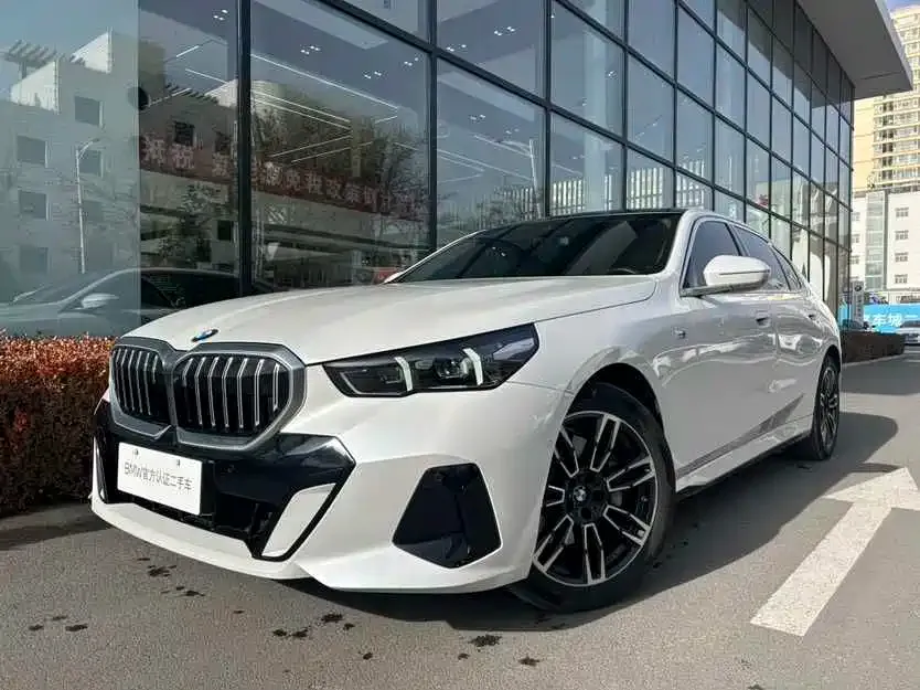 BMW 5 Series 2025 из CN, фото 1
