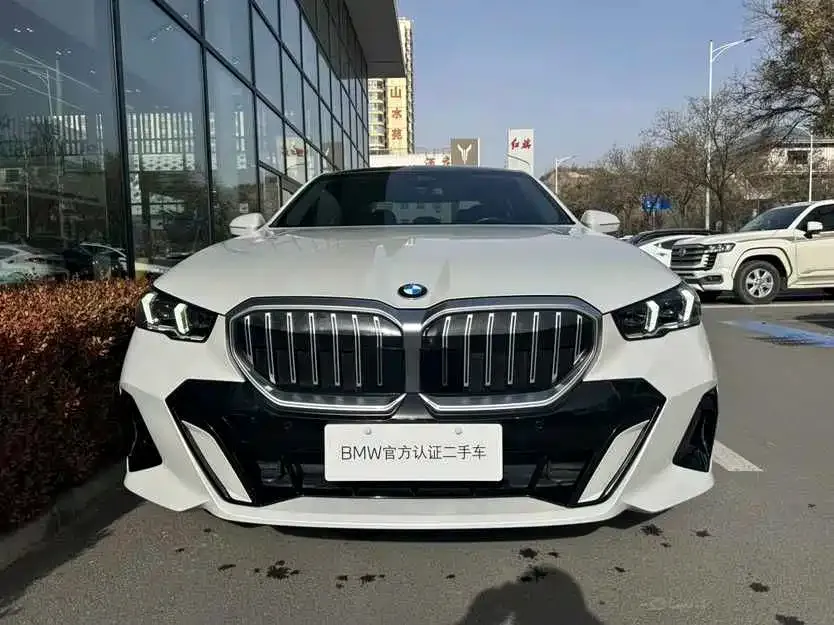 BMW 5 Series 2025 из CN, фото 2