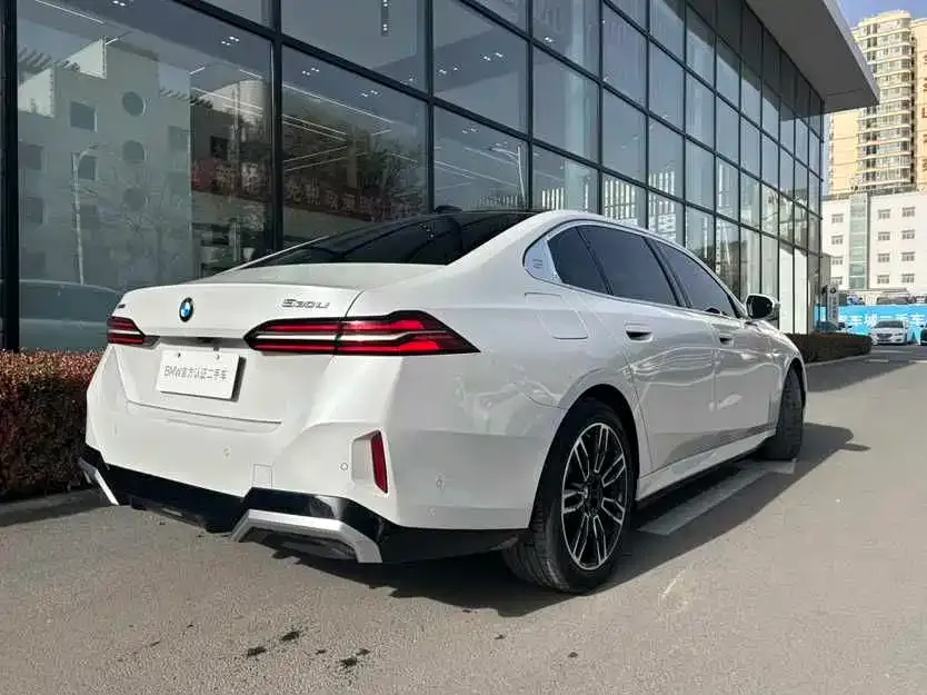 BMW 5 Series 2025 из CN, фото 4