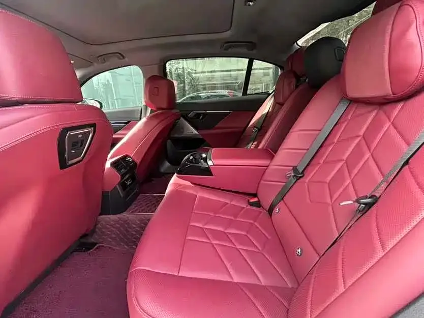 BMW 5 Series 2025 из CN, фото 6