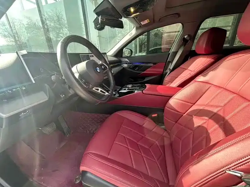 BMW 5 Series 2025 из CN, фото 7