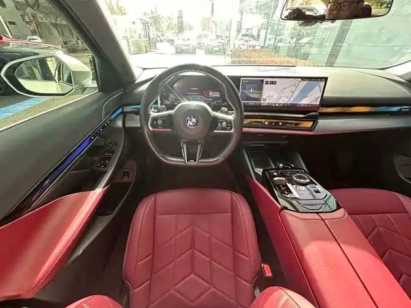 BMW 5 Series 2025 из CN, фото 8