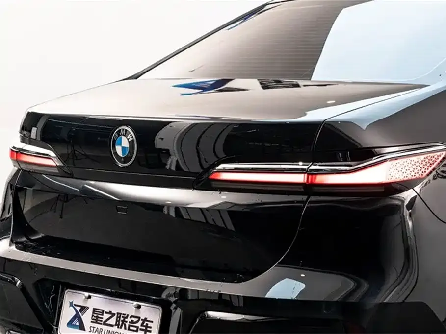 BMW 7 Series — фото 9