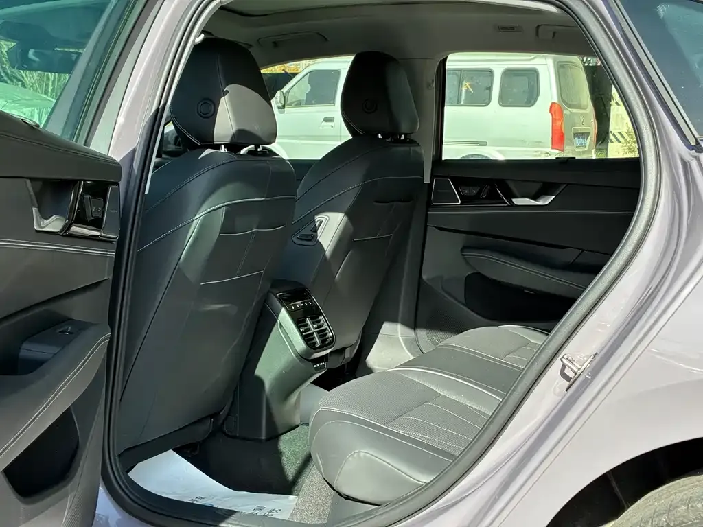 Volkswagen Passat 2024 из CN, фото 7