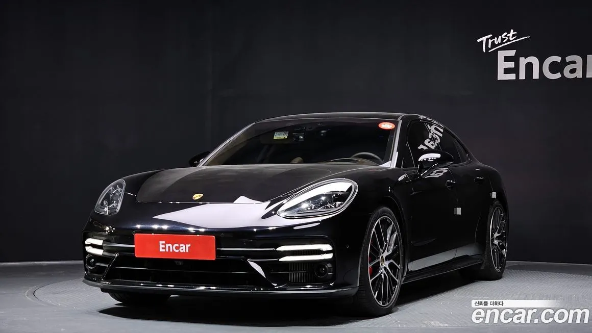 Porsche Panamera — фото 1