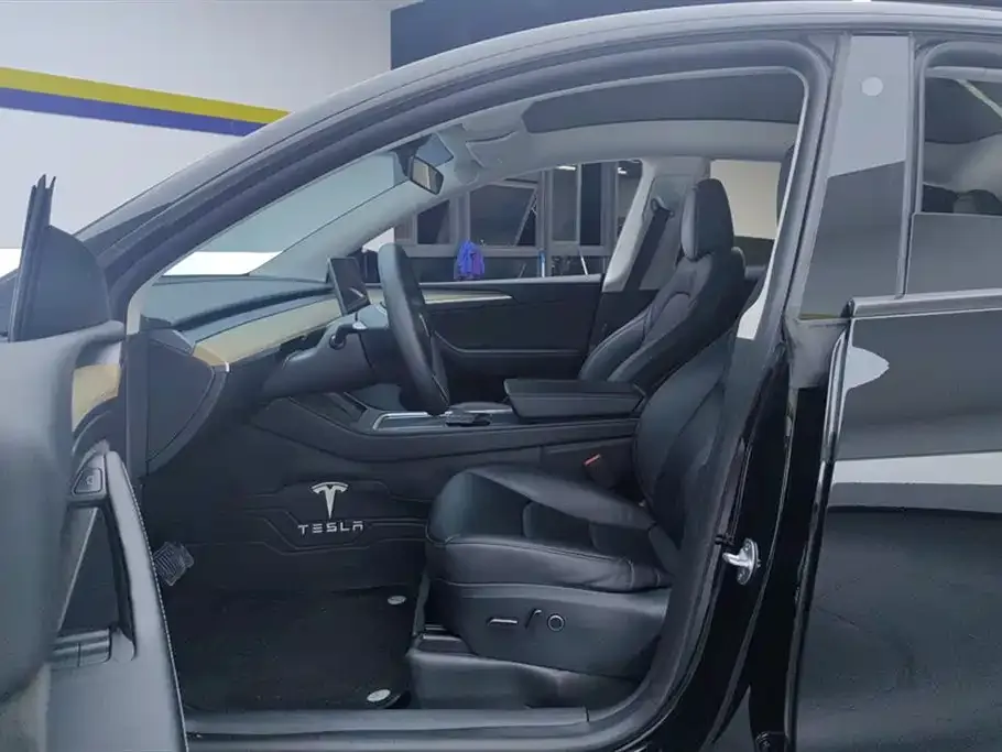 Tesla Model Y — фото 9