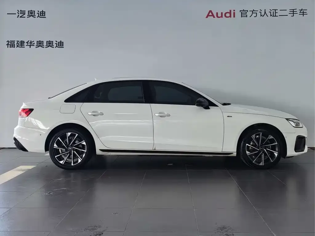 Audi A4L 2023 из CN, фото 3