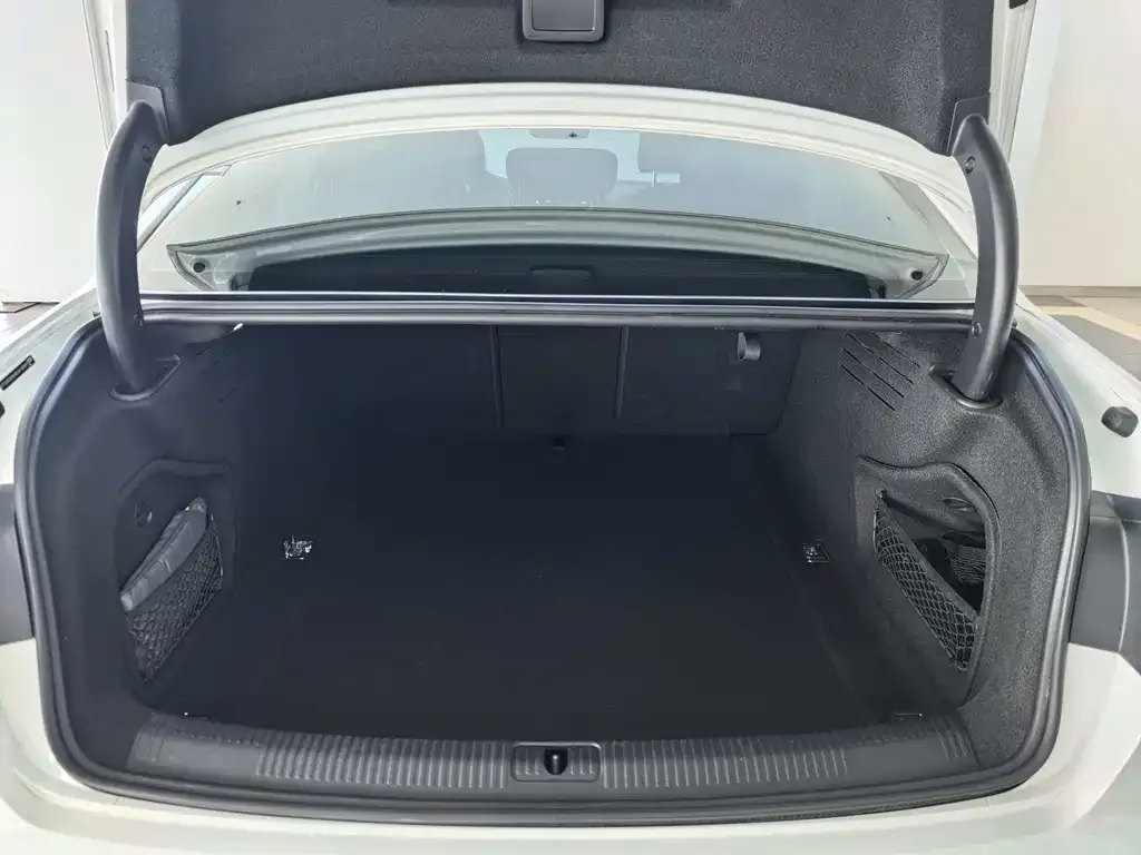 Audi A4L 2023 из CN, фото 9