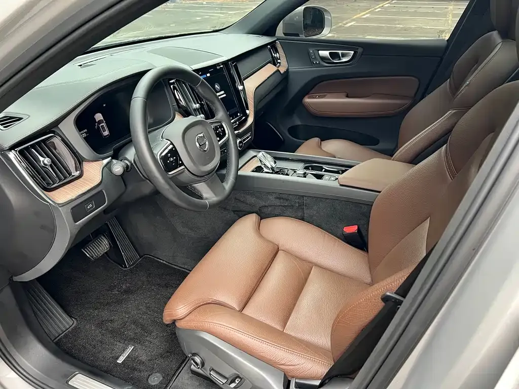 Volvo XC60 2023 из CN, фото 4