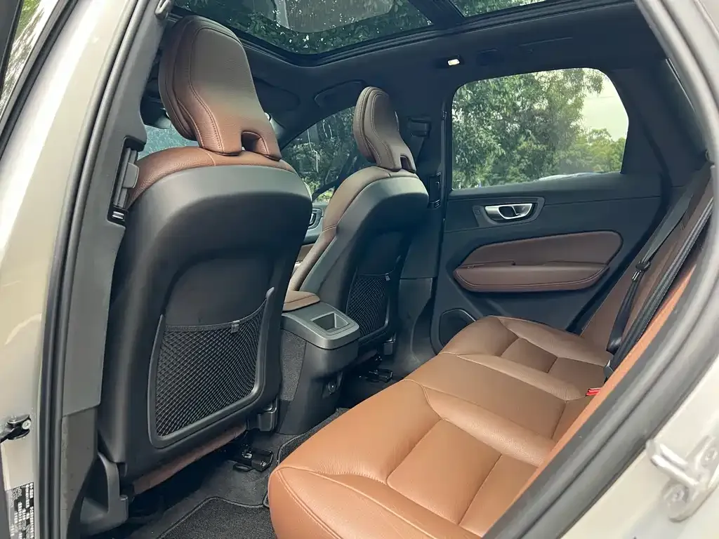 Volvo XC60 2023 из CN, фото 6