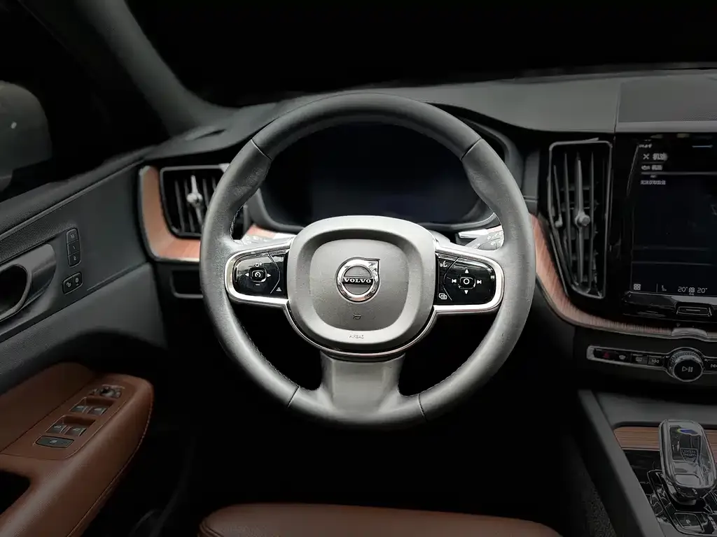 Volvo XC60 2023 из CN, фото 7