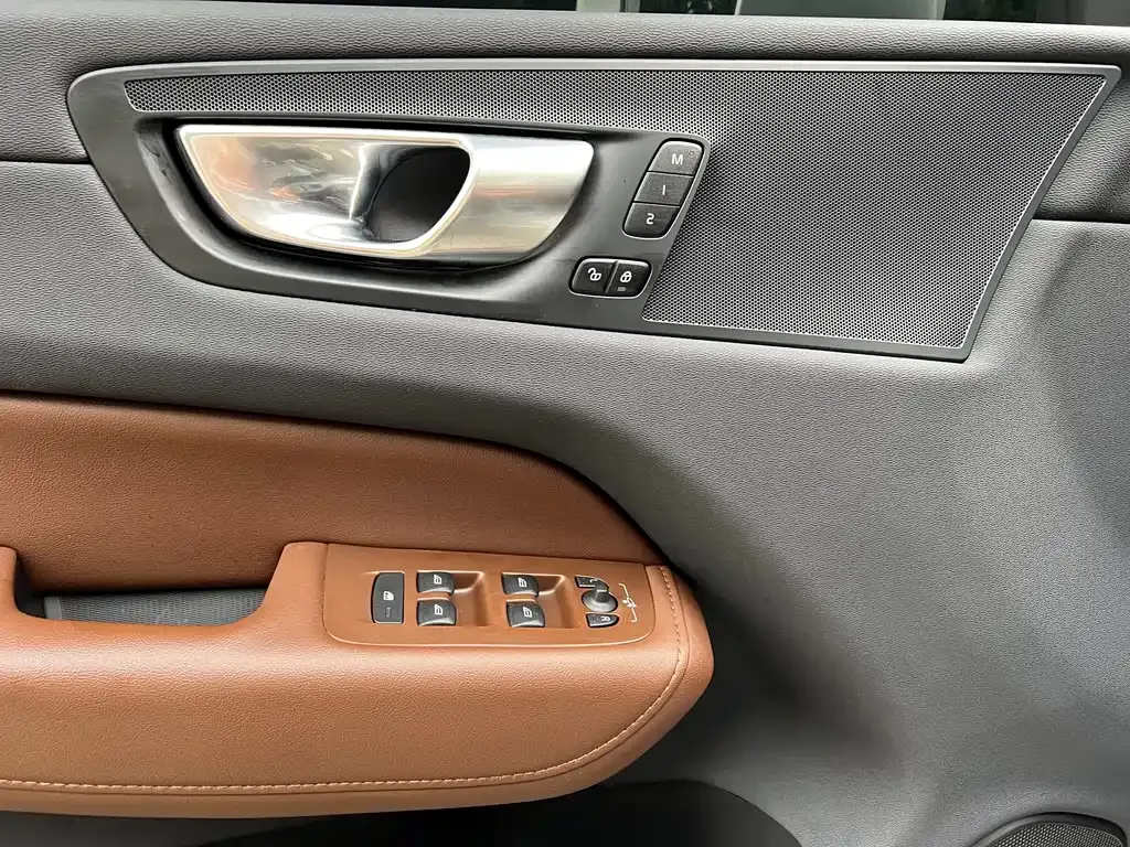 Volvo XC60 2023 из CN, фото 9