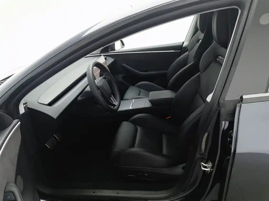 Tesla Model 3 — фото 10