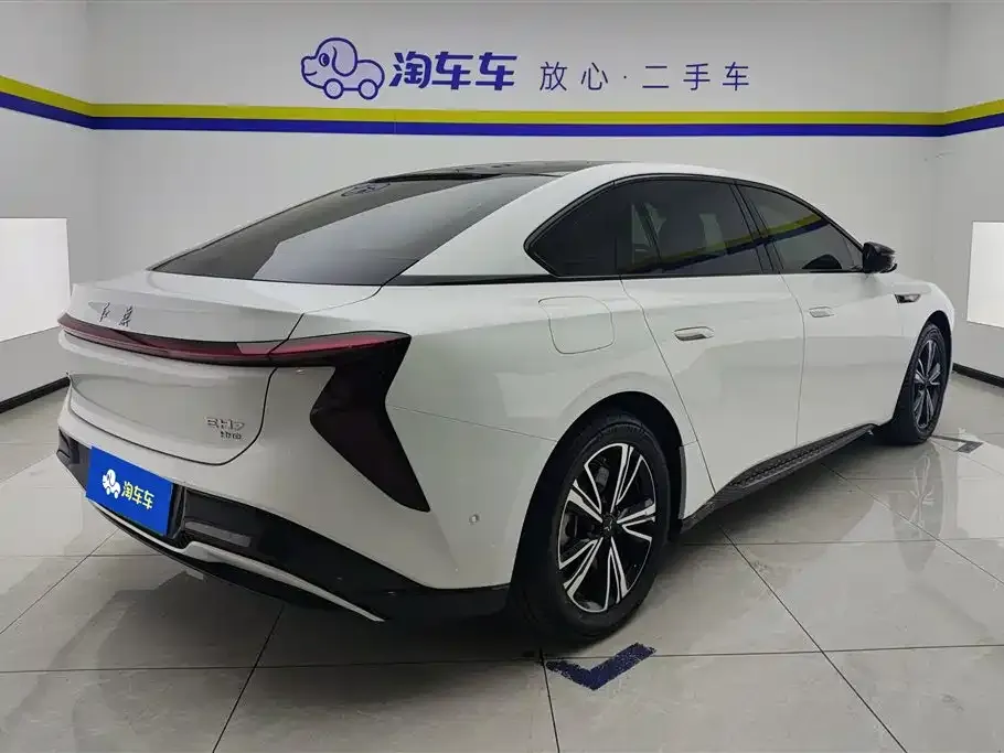 Hongqi EH7 2024 из CN, фото 3