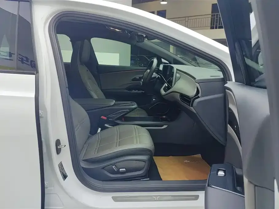 Hongqi EH7 2024 из CN, фото 8