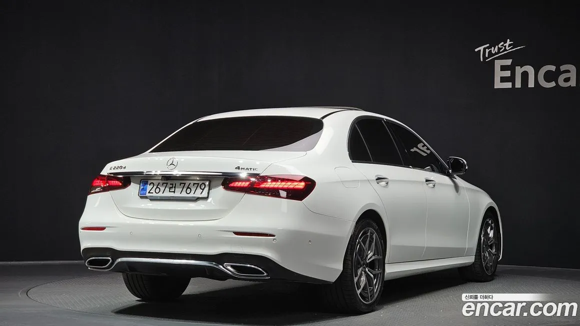 Mercedes-Benz E-Class — фото 2