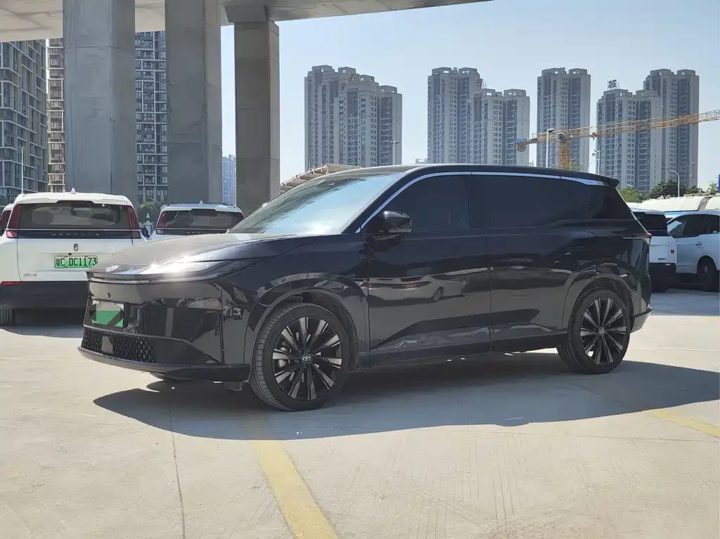 Toyota Platinum 3X 2025 из CN, фото 1