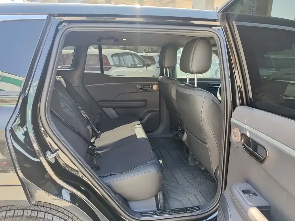 Toyota Platinum 3X 2025 из CN, фото 10