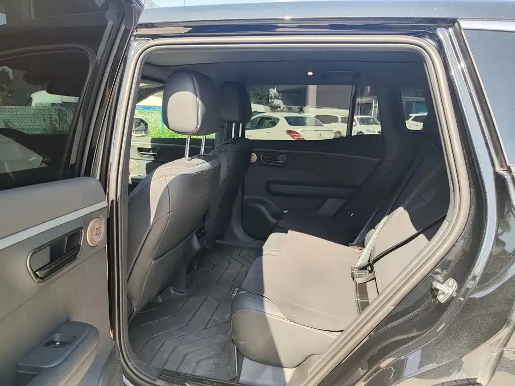Toyota Platinum 3X 2025 из CN, фото 9
