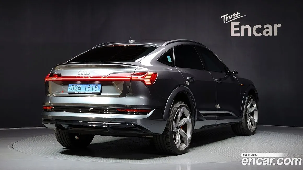 Audi e-tron 2023 из KR, фото 2