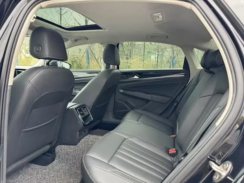 Volkswagen Passat 2022 из CN, фото 8