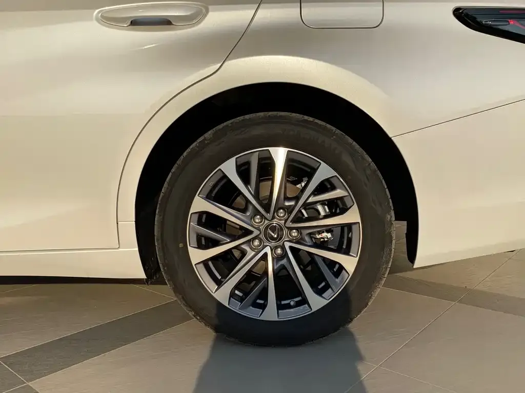 Lexus ES 2025 из CN, фото 7