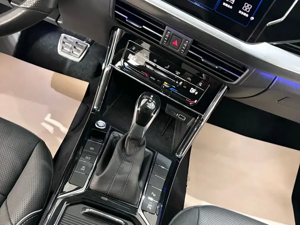 Volkswagen Passat 2023 из CN, фото 5