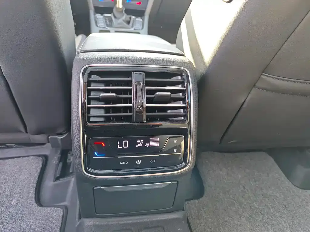 Volkswagen Magotan 2024 из CN, фото 10