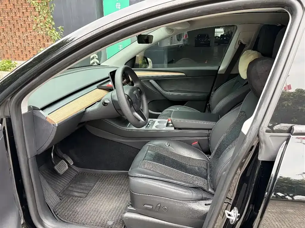 Tesla Model Y 2023 из CN, фото 7